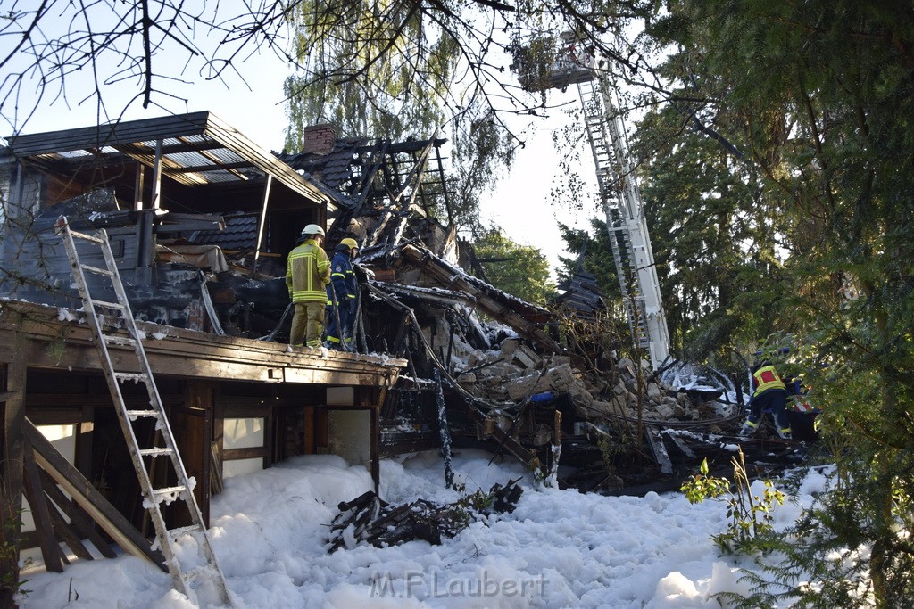 Grossfeuer Einfamilienhaus Siegburg Muehlengrabenstr P1180.JPG - Miklos Laubert